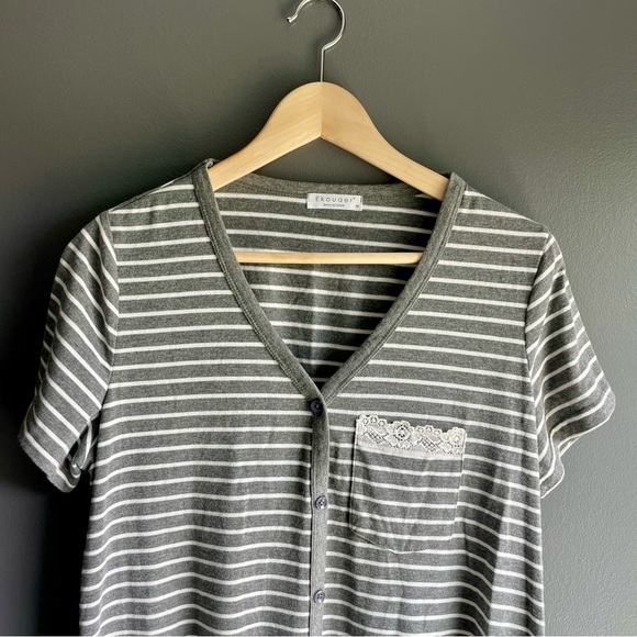 Women Striped Button Down Night Gown with Lace Accent Pocket Size M Nightshirt - Picture 3 of 6